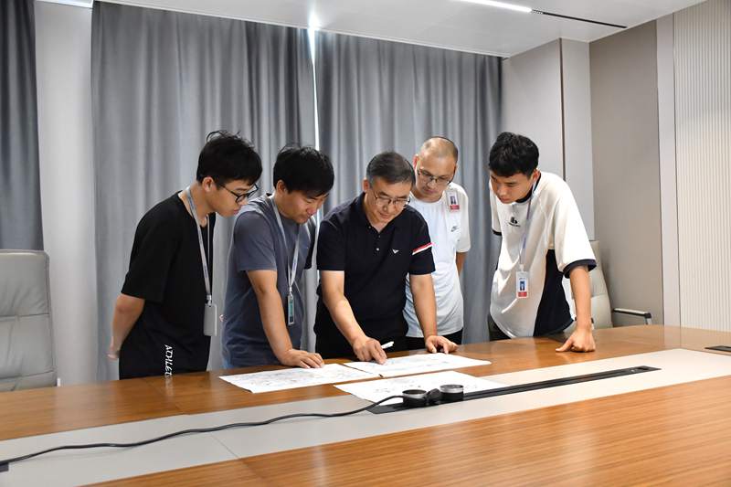 技術支持團隊.jpg 技術支持團隊.jpg