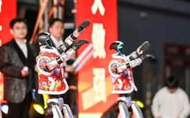 唯有以无我之心·方能所向无敌凝心聚力启新程，策马奔腾开好局。创世纪集团“2026年迎春晚会暨2025表彰大会”在数千名员工的欢呼声中圆满落下帷幕，各单位员工带着这份喜悦，更带着“提质增效、做大做强”的新使命踏上新的征程，在新的道路上发奋图强，再创新业绩、再战新高峰！2026年，我们继续秉持“长期主义”的创业思想，坚守“一个中心、两个基本点”，以客户期待为镜，以奋斗姿态为桨，锚定高质量，续写新篇章。也愿每一位创世纪人不负当下，勇往直前，在创世纪的平台上成就精彩的自己！